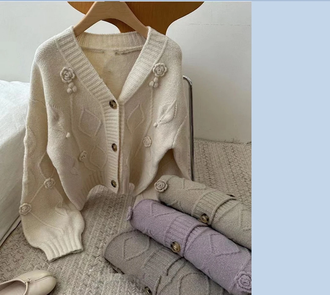 小妳XiaoNi———（新款小花毛衣开衫1340609）