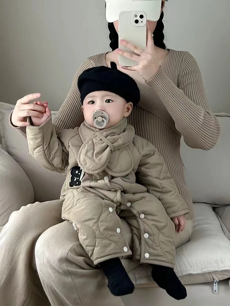 婴儿韩版连体衣秋冬宝宝男宝棉服保暖冬加绒新生儿外出服送围巾