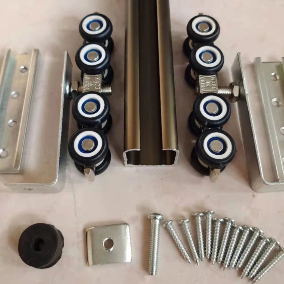 鸽棚推拉隔断门吊柜，滑轮