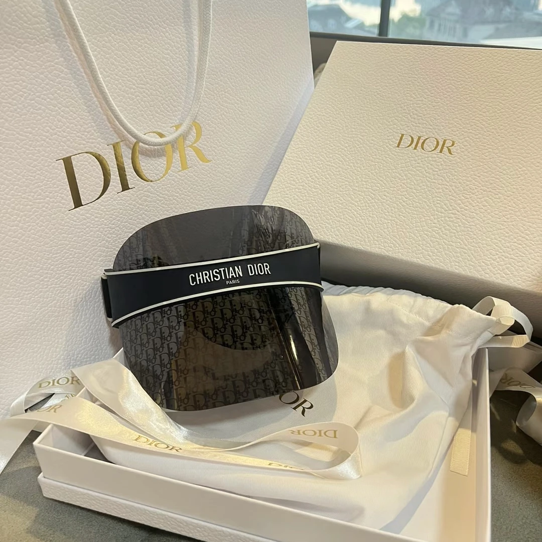 全新未使用 DIOR/迪奥 （米米）经典老花遮阳帽