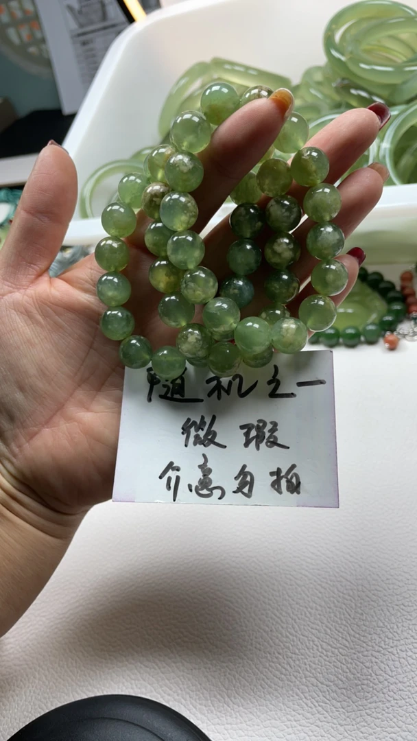 岫玉手工编织绿色清新单圈手链多样性发货之一天然岫玉决绝子