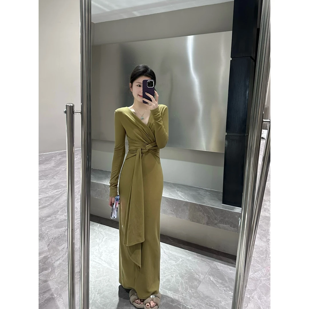 【大婷婷】2025新款气质纯色复古V领连衣裙秋冬绑带显瘦长裙DT1010
