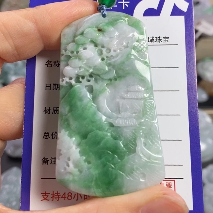 翡翠颈饰未镶嵌山水