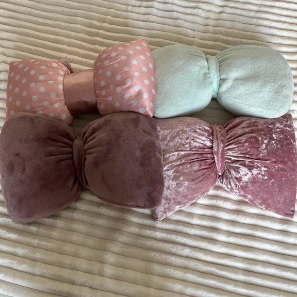 蝴蝶结靠枕约30*50不挑色发一个
