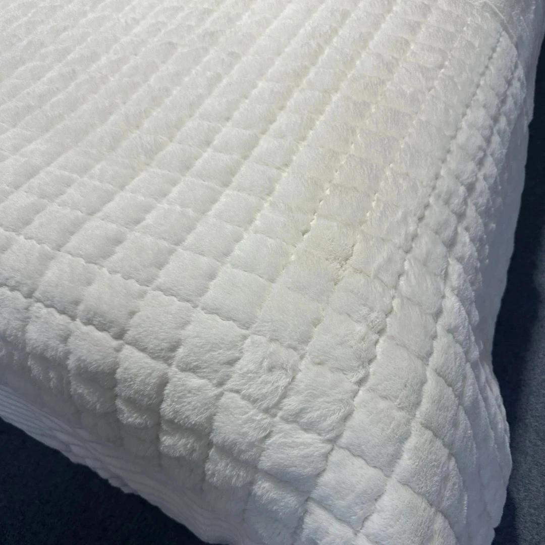 《辉岳》约90x240 白色仿兔毛防滑沙发垫 发一张微瑕