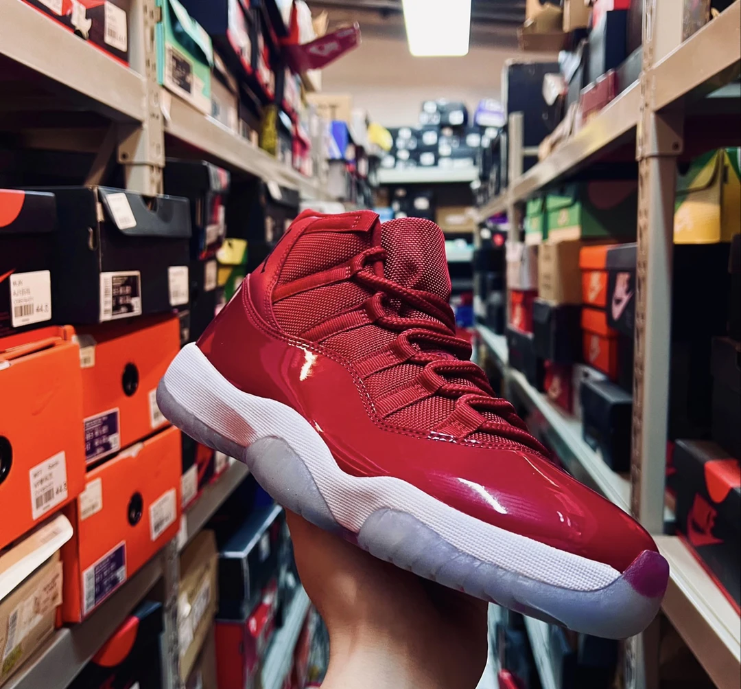 39/aj11红篮球鞋/无原盒/95新/参考价2999