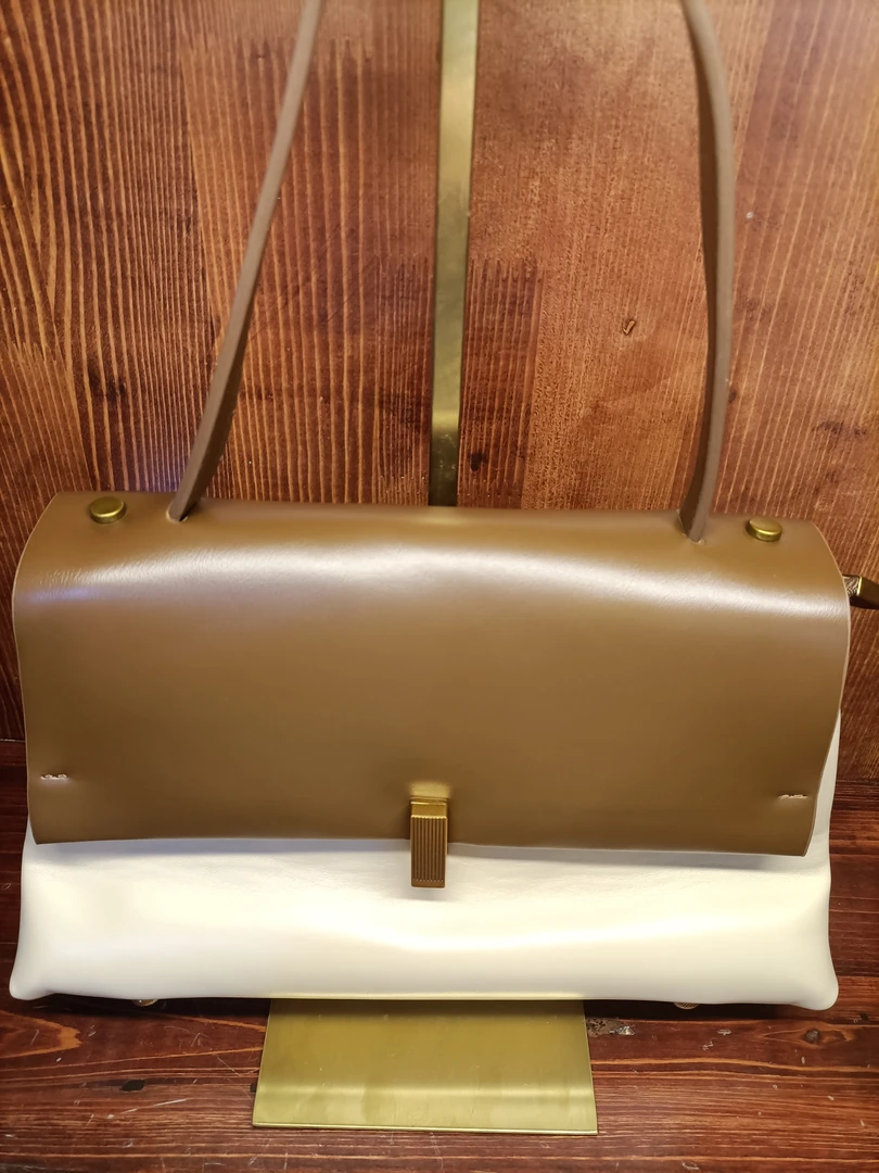 【现货】【微瑕疵 柜子里撤下来的 介意勿拍】潮流时尚女包单肩斜挎