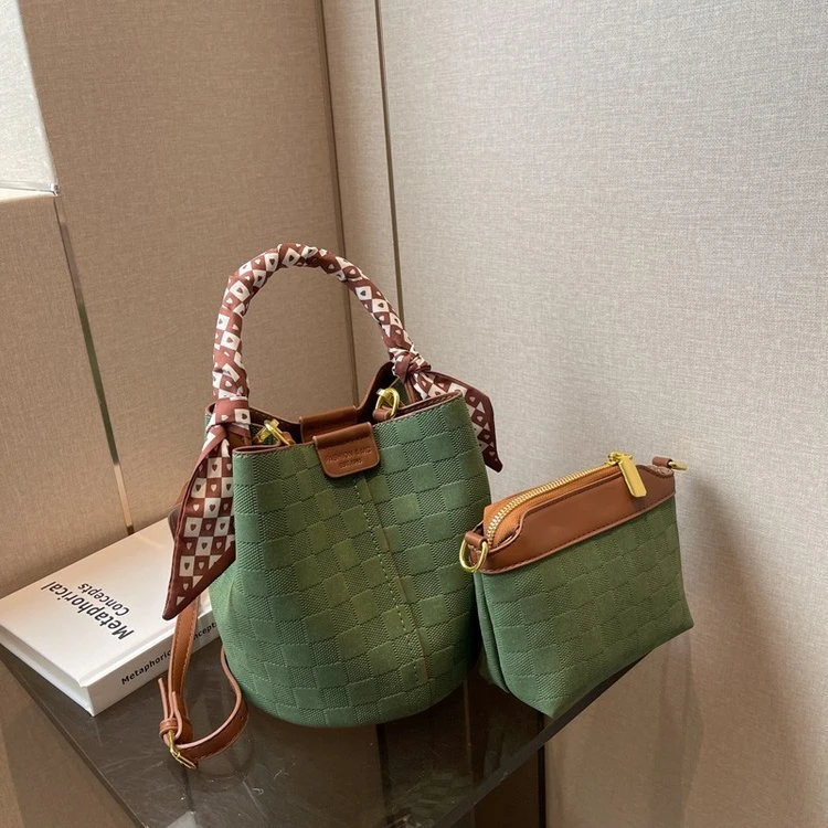 【丹妮撤柜现货】【微瑕疵 介意勿拍】送小包送丝巾子母包水桶包1655