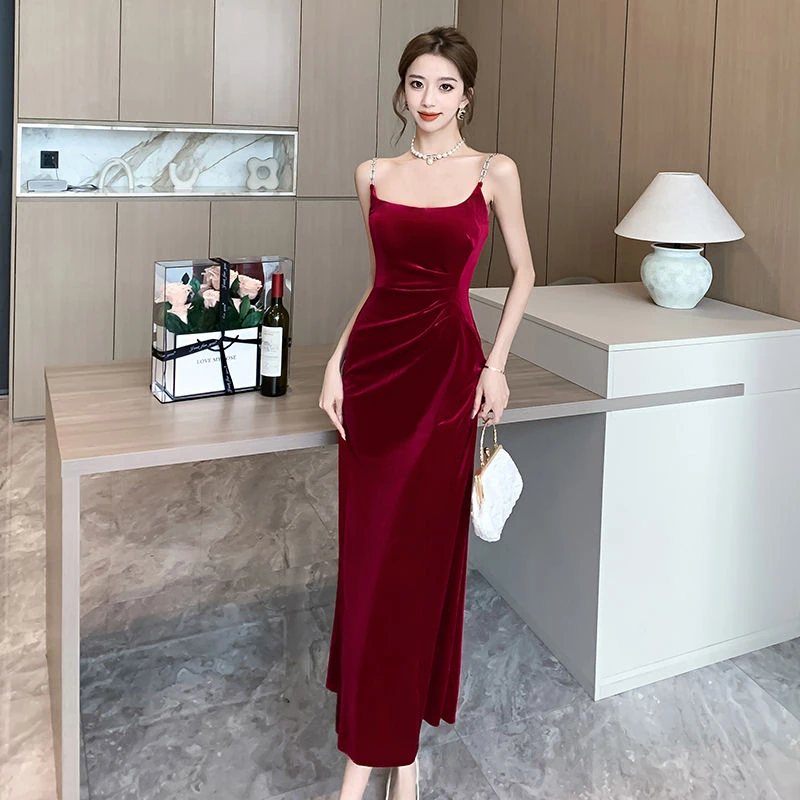 时尚无袖收腰显瘦丝绒吊带连衣裙法式气质秋冬打底裙