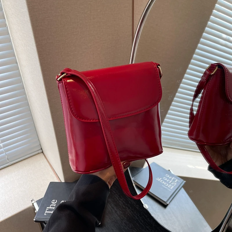 新款软皮精致简约单肩包韩版小众时尚通勤小包包复古洋气斜挎包女