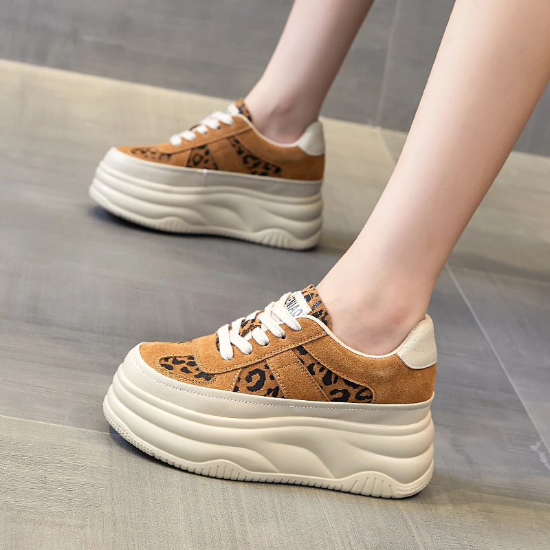 8公分矮子乐休闲显瘦多巴胺潮流新款厚底女鞋1102N