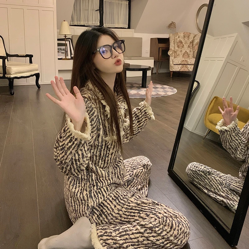 珊瑚绒睡衣女冬季加厚保暖法兰绒复古感流苏条纹网红风家居服套装