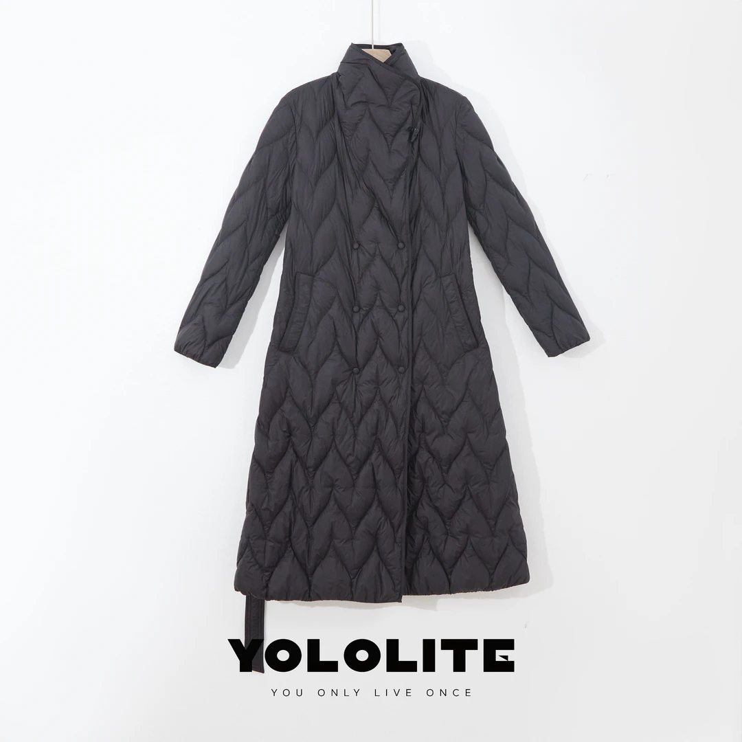 LUXE TROVE 【极轻至简】2255一粒牛角扣103克90白鹅绒长款羽绒服