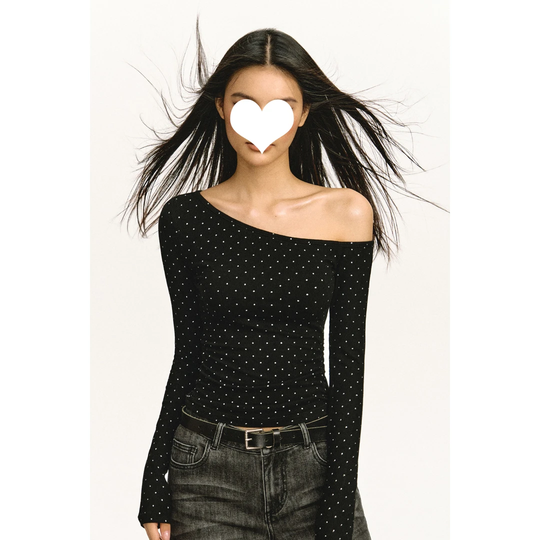 设计感烫钻黑色露肩T恤女2024秋装新款小众别致秋装chic内搭上衣