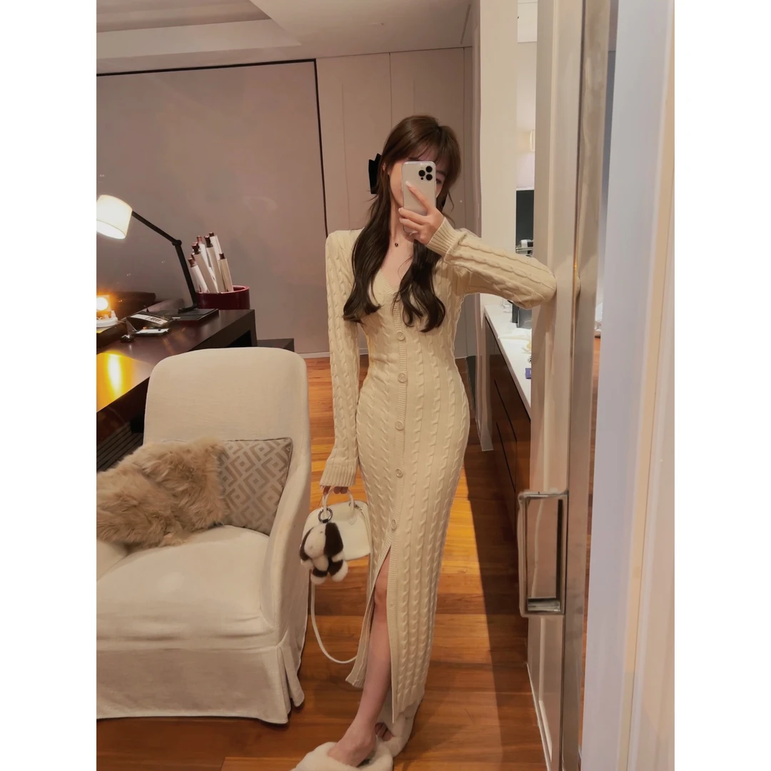 2024年秋V领麻花毛线长袖内搭连衣裙女温柔风御姐收腰开衩长裙