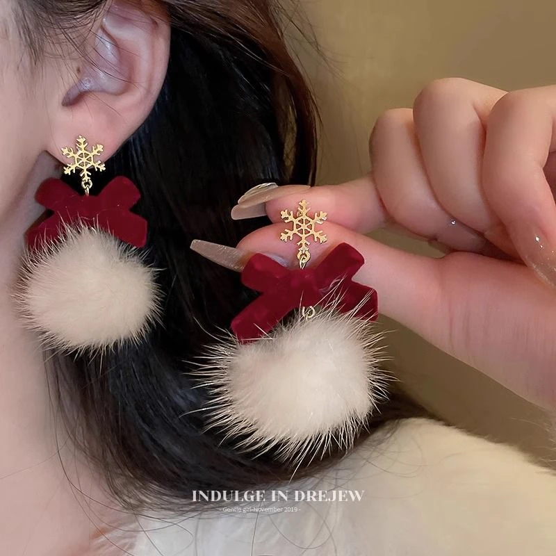新年雪花毛绒蝴蝶结耳环无耳洞蚊香盘耳夹2024新款爆款百搭耳饰