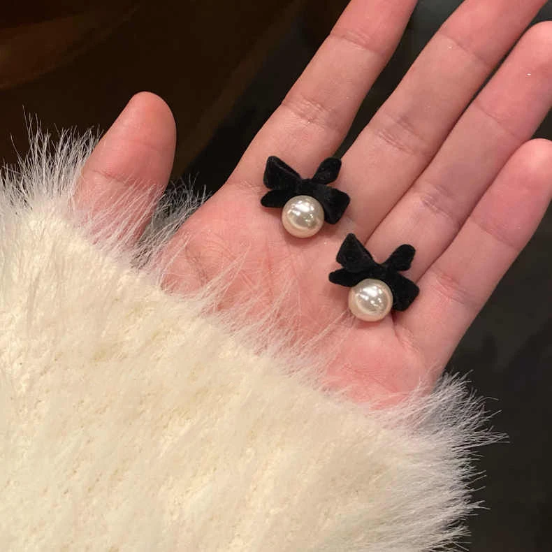 秋冬黑色丝绒蝴蝶结耳钉小众设计气质蚊香盘耳夹时尚日常百搭耳饰