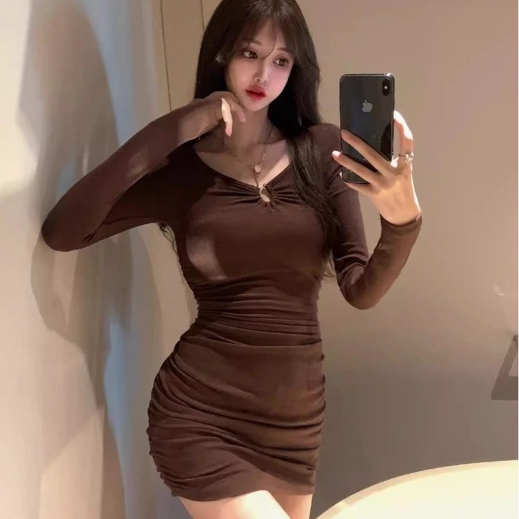 韩系风格穿搭包臀短裙女装秋季新款打底裙长袖收腰修身气质连衣裙