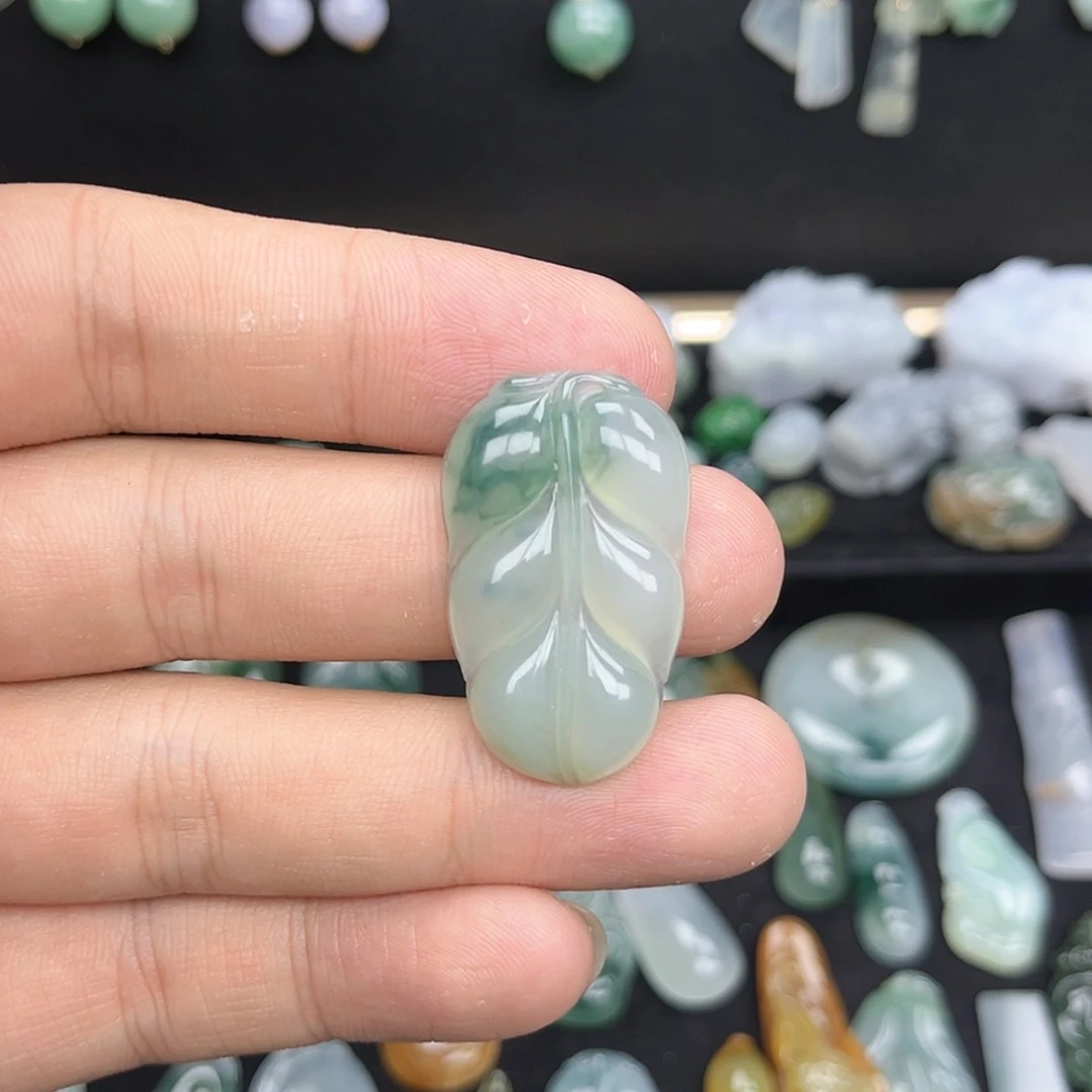 【闪购商品】翡翠颈饰未镶嵌冰胶飘花金枝玉叶