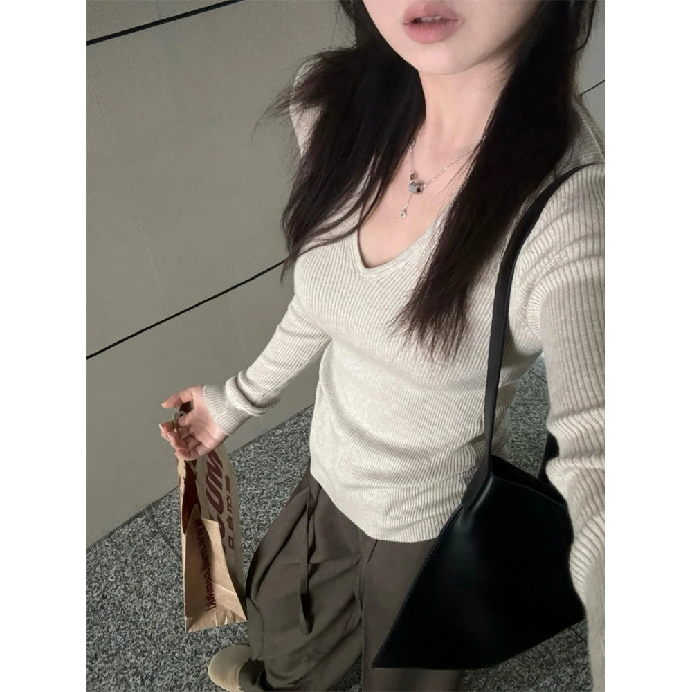 温柔风纯色V领针织衫毛衣女秋冬修身显瘦百搭打底衫气质长袖上衣