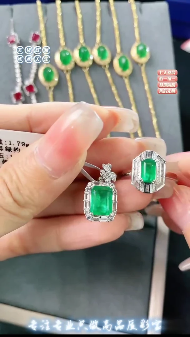 【闪购商品】祖母绿套装（不含链）18K金镶嵌1