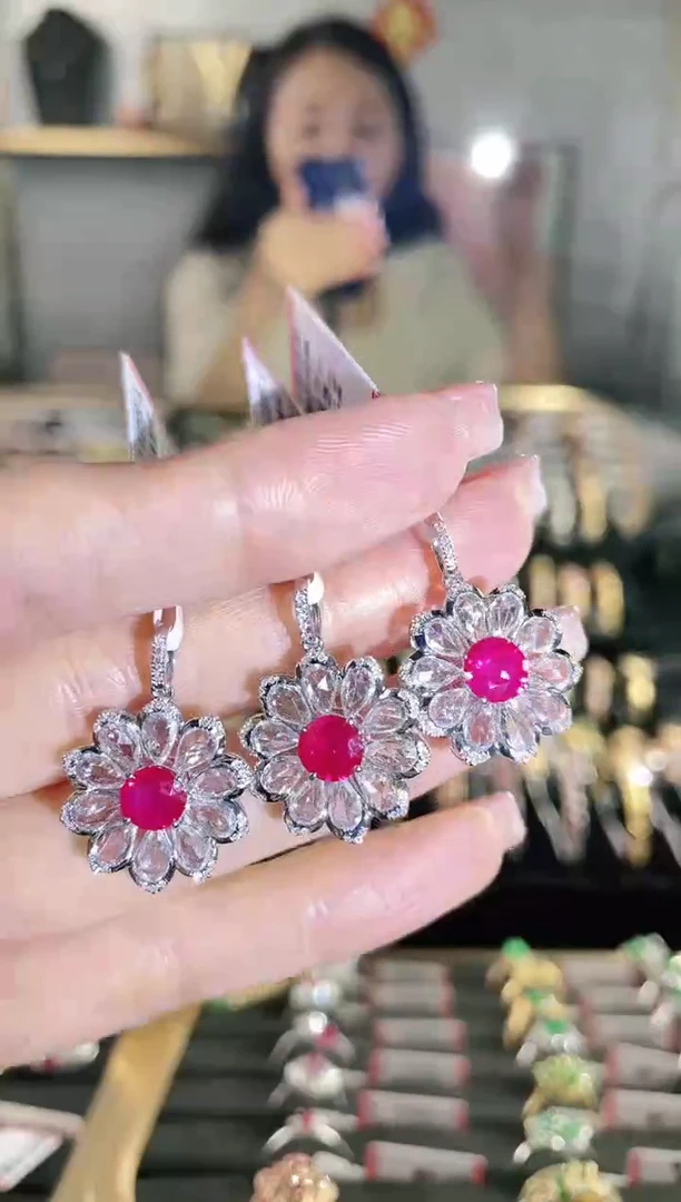 18K金镶嵌天然红宝石吊坠（不含链）（多样性发其1）