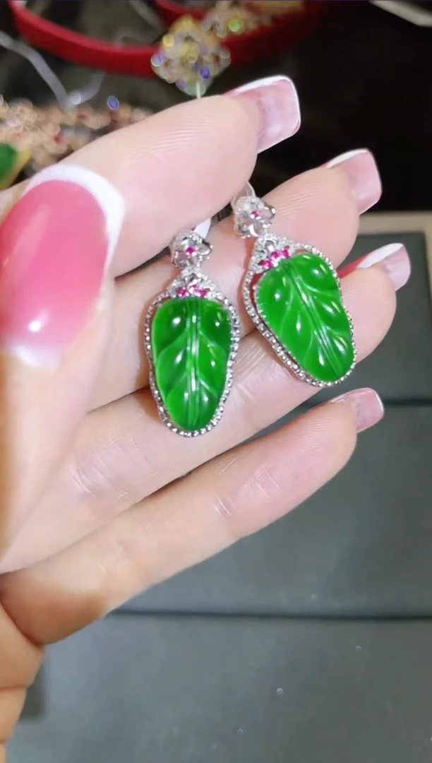 【闪购商品】翡翠吊坠18K金镶嵌多样性发其1