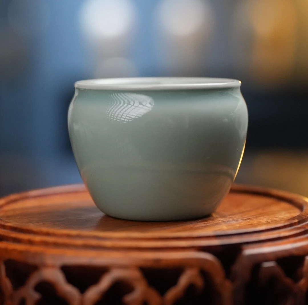 周贝.粉青釉缸杯