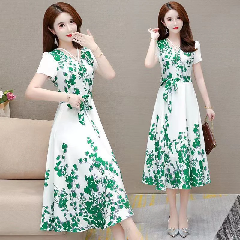 v领印花连衣裙女夏装2024新款潮流收腰系带轻熟风过膝a字裙