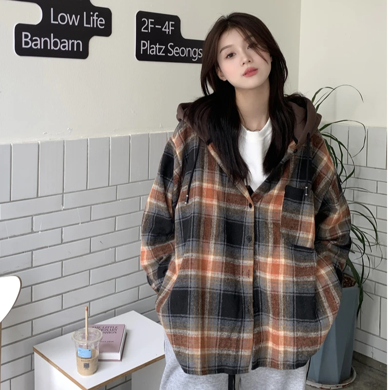 大码女装2024秋胖mm韩版宽松休闲连帽设计感时尚百搭格纹衬衣外套