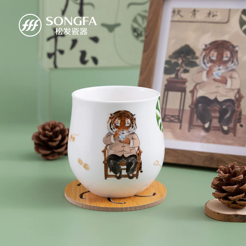 松发瓷器放青松手握杯联名款骨瓷茶杯办公室水杯送礼礼盒装手提袋