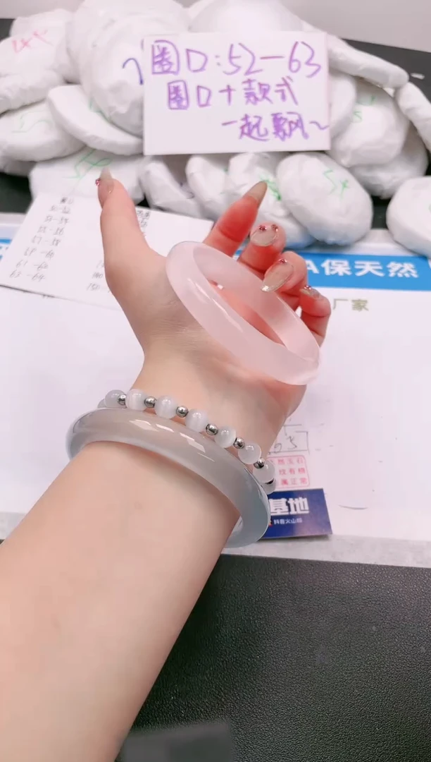 【闪购商品】石英质玉手镯未镶嵌翠玉生轻微色差 -69