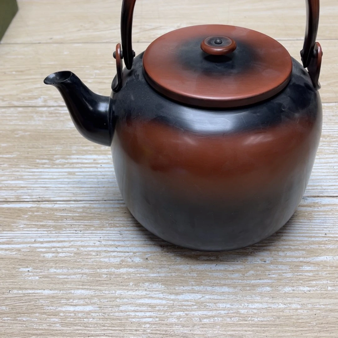 瓷片芬*得密密麻麻地排列着一个