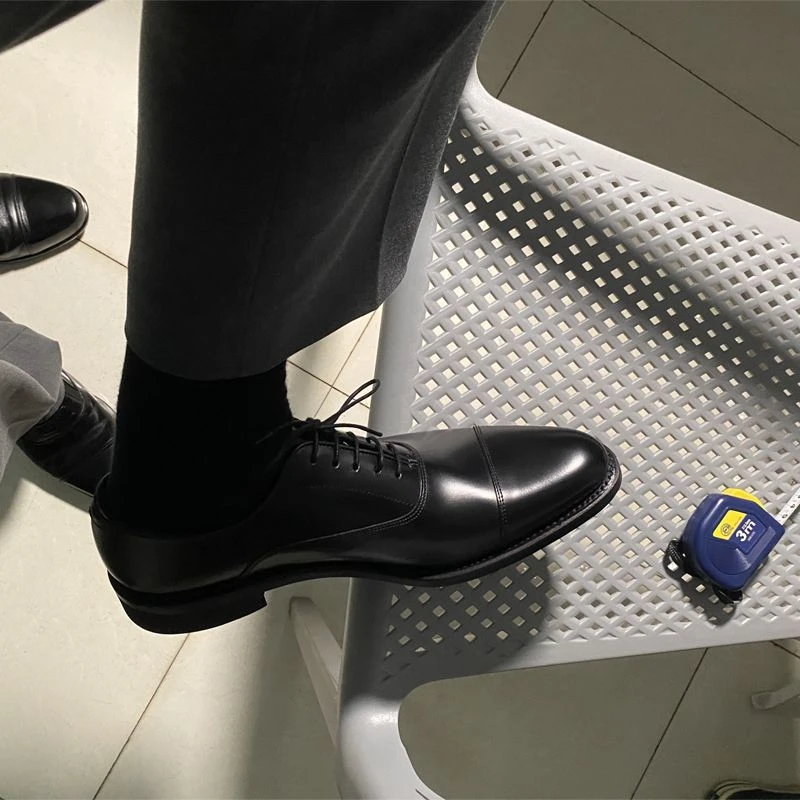 三接头皮鞋男款休闲英伦黑色厚底年轻人19岁到25岁尖头男士伴郎鞋