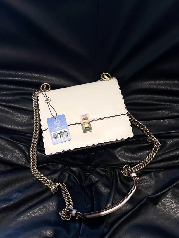 95新 FENDI/芬迪 117510 芬迪翻盖琴谱斜挎包