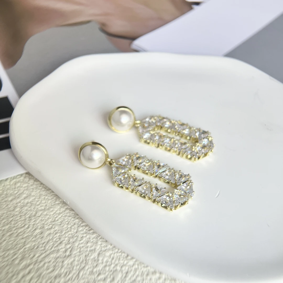 铜合金合成锆石耳饰 【FX】字母O耳环轻奢气质百搭耳环精致A4