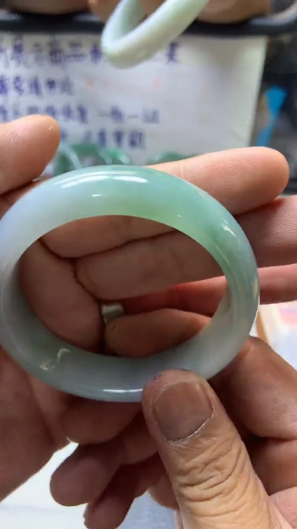 【闪购商品】定制翡翠未镶嵌Haloo手镯1000元毛货需精细抛光