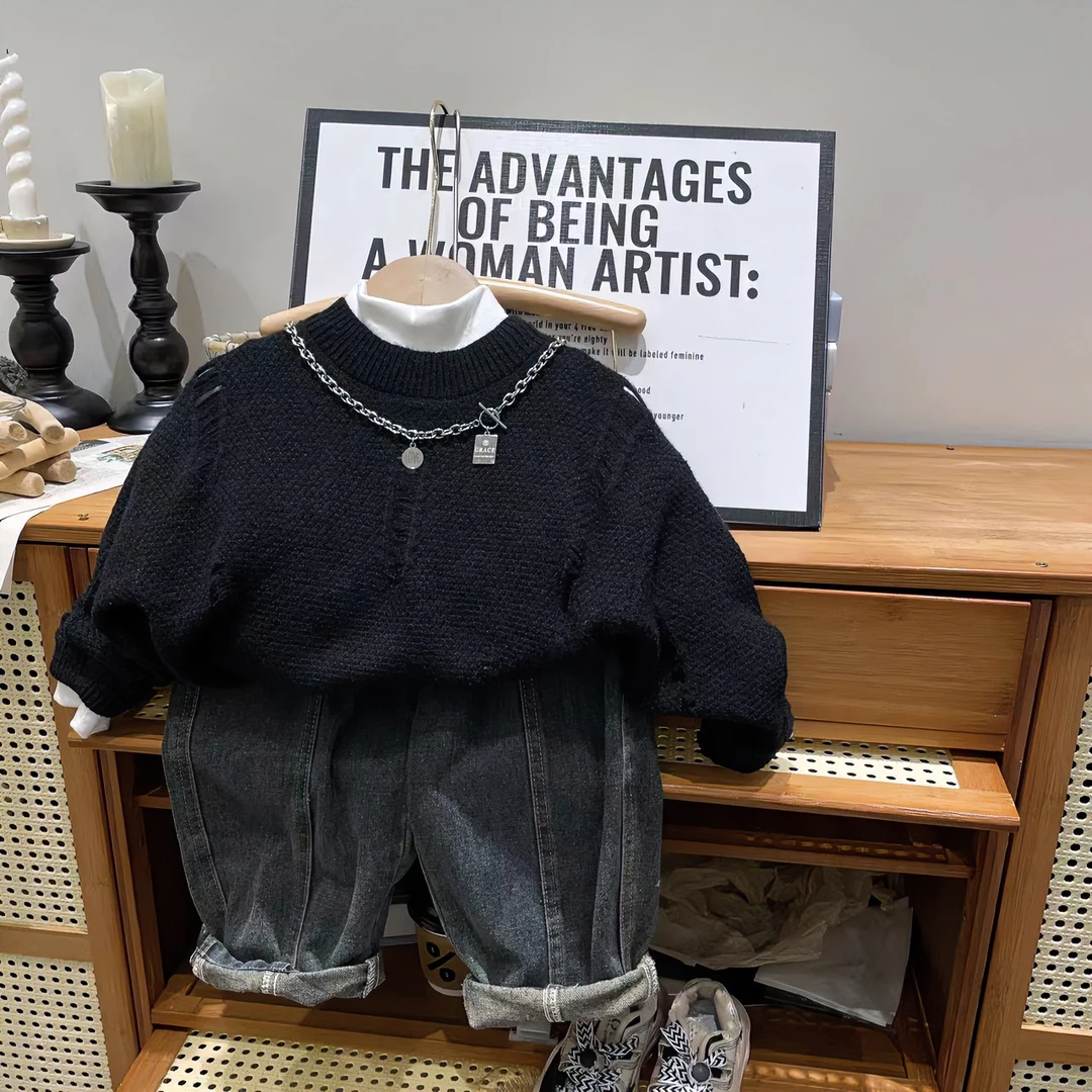 秋款2024儿童黑色破洞潮搭男童套头针织衫毛衣韩版圆领时尚