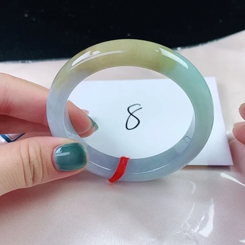 翡翠手镯未镶嵌54正圈。8