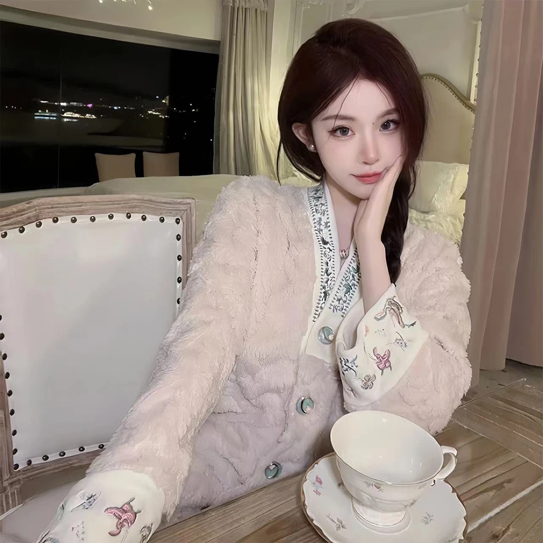 高端珊瑚绒睡衣冬季女款蝴蝶结刺绣2025年新款保暖套装气质家居服