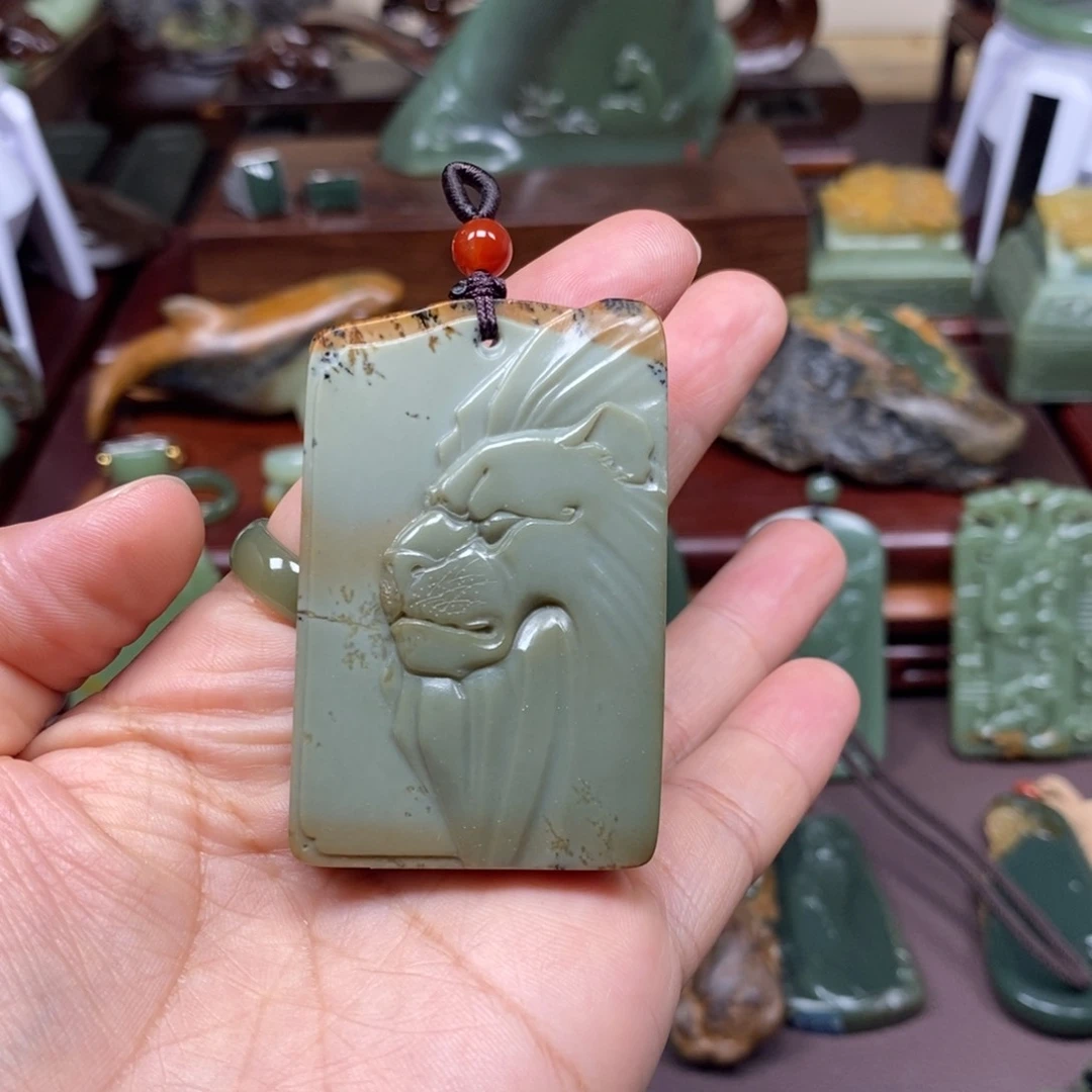 岫岩河磨玉（透闪石质玉）析木未镶嵌天*