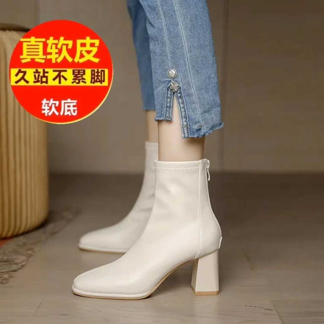 达芙妮正品白色短靴女2023秋季新款瘦瘦靴女后拉链方头粗跟显瘦法