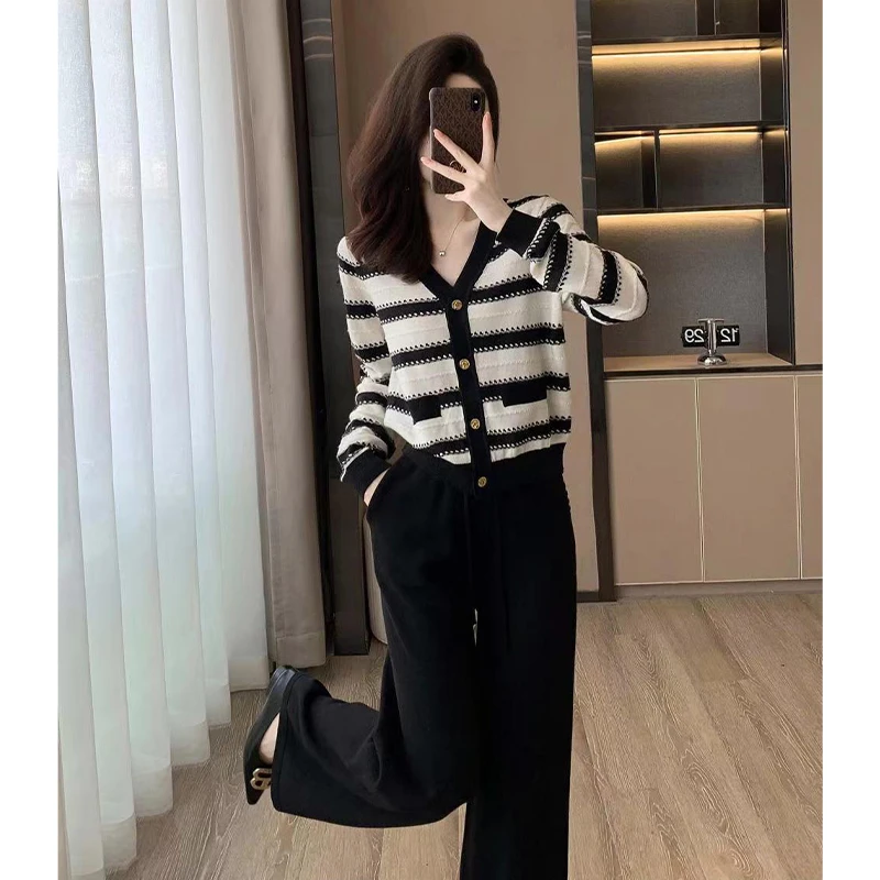 复古慵懒风针织小香风套装女春秋新款高级感条纹休闲阔腿裤两件套