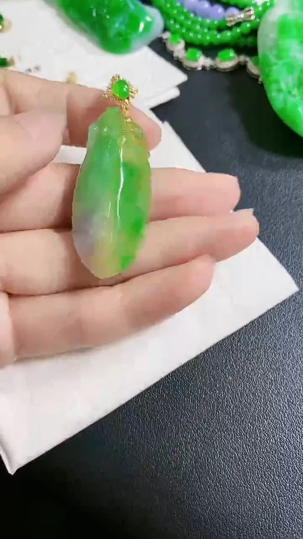 【闪购商品】翡翠颈饰18K金镶嵌吊坠