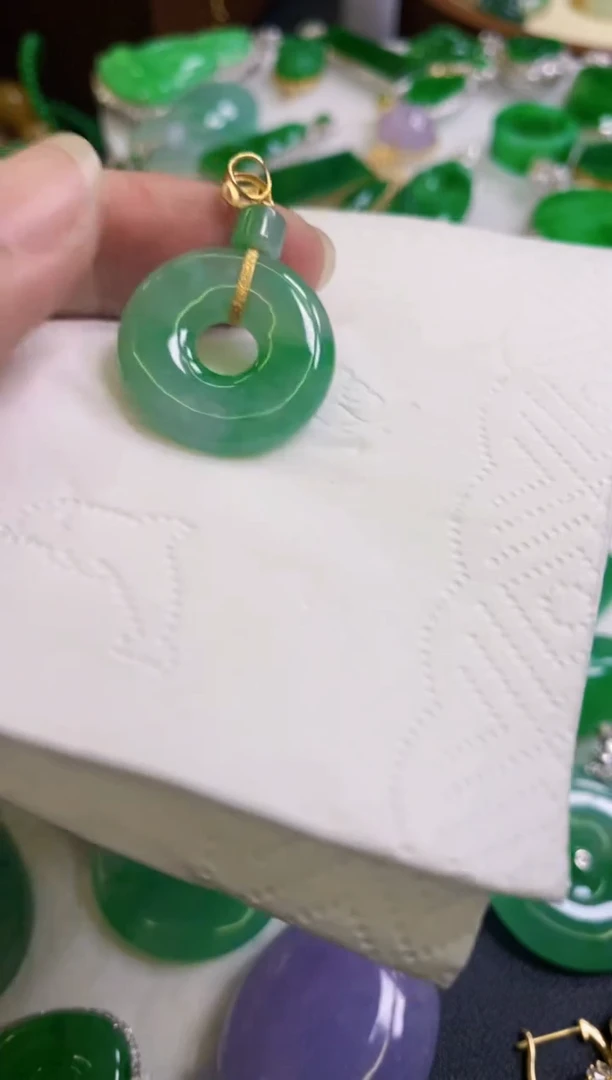 【闪购商品】翡翠颈饰18K金镶嵌吊坠