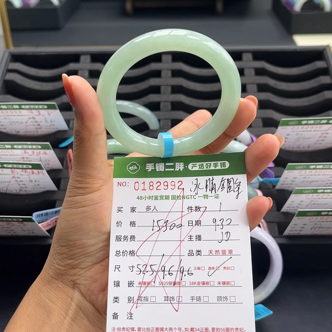 【闪购商品】翡翠手镯(圆镯)未镶嵌多人