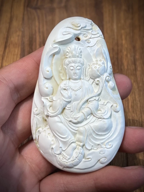 琥珀蜜蜡雕刻吊坠