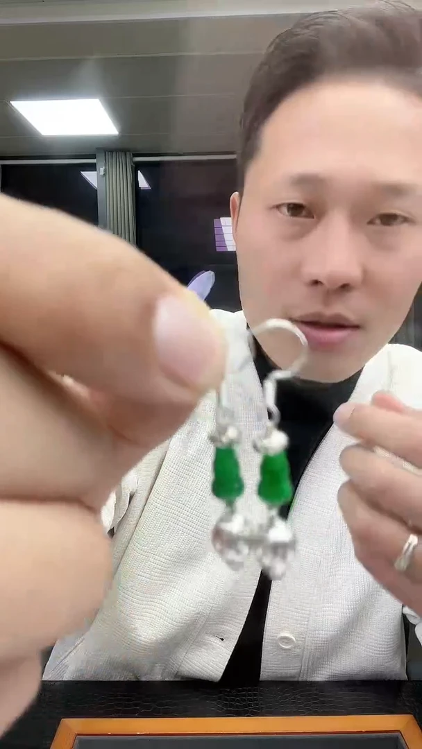 【闪购商品】琥珀耳饰未镶嵌b35