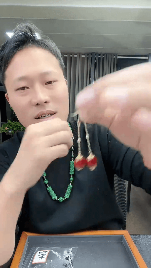 【闪购商品】琥珀耳饰未镶嵌b64