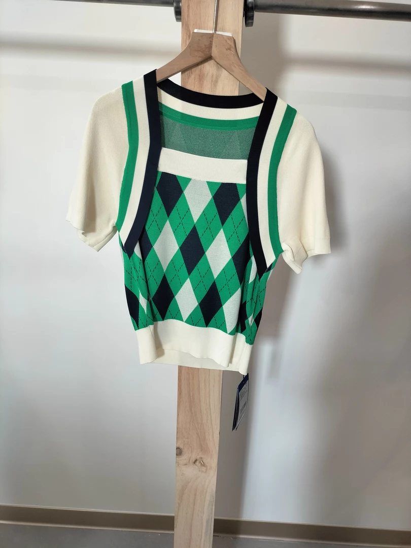 4644-亚美新款时尚菱形格针织衫